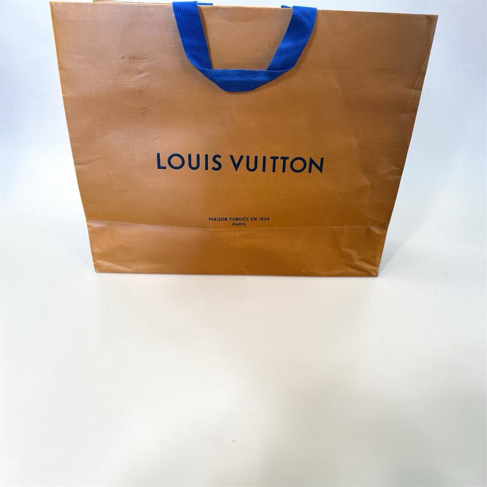 Louis Vuitton Gift Packaging - Picture 5 of 8
